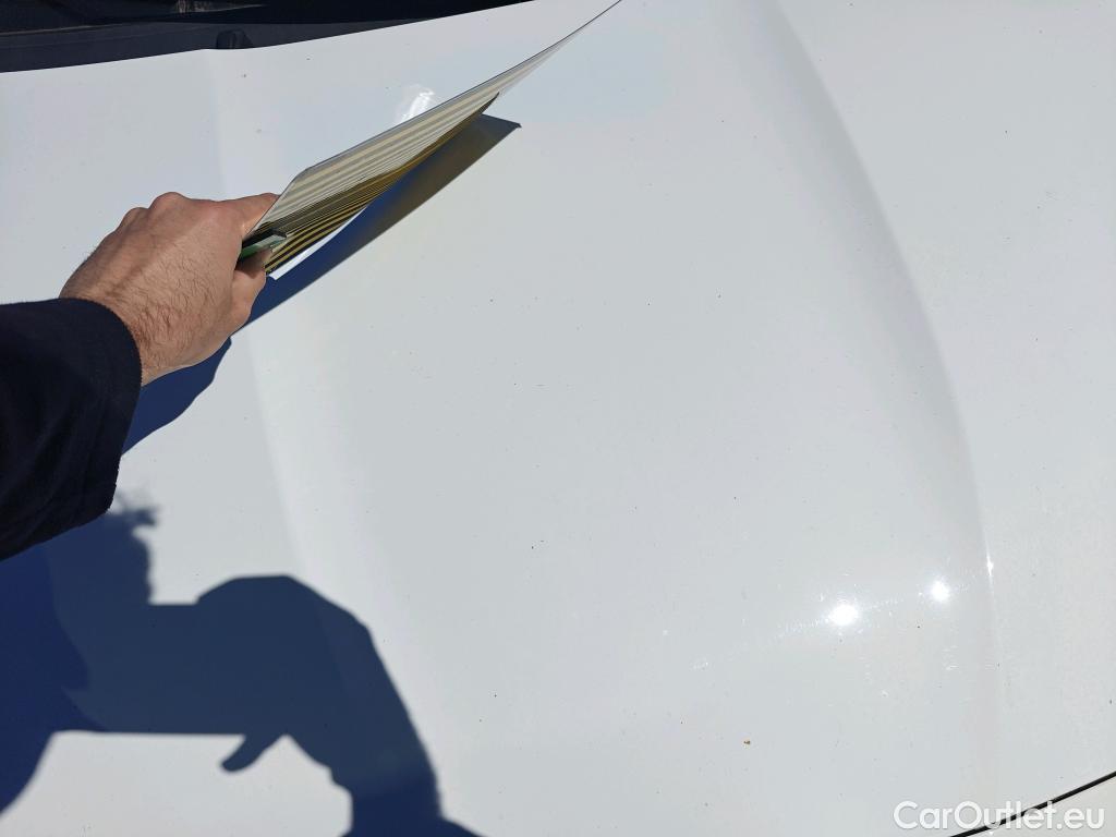  Toyota  Yaris TOYOTA  / 2020 / 5P / berlina con portón 1.5 120H Business Plus #4