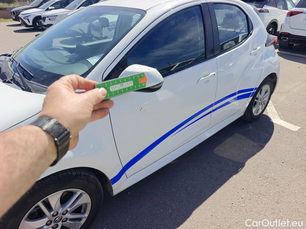  Toyota  Yaris TOYOTA  / 2020 / 5P / berlina con portón 1.5 120H Active Tech #10