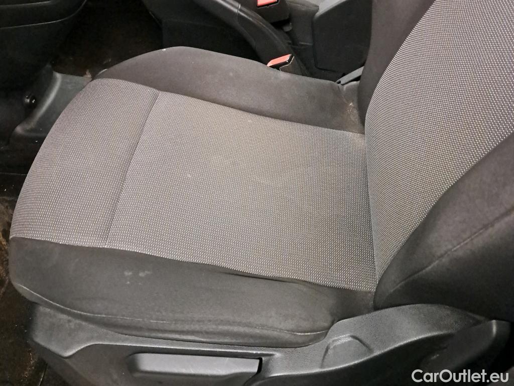  Citroen  Berlingo CITROEN  / 2018 / 4P / combi Talla M BlueHDi 100 LIVE (AC) #70