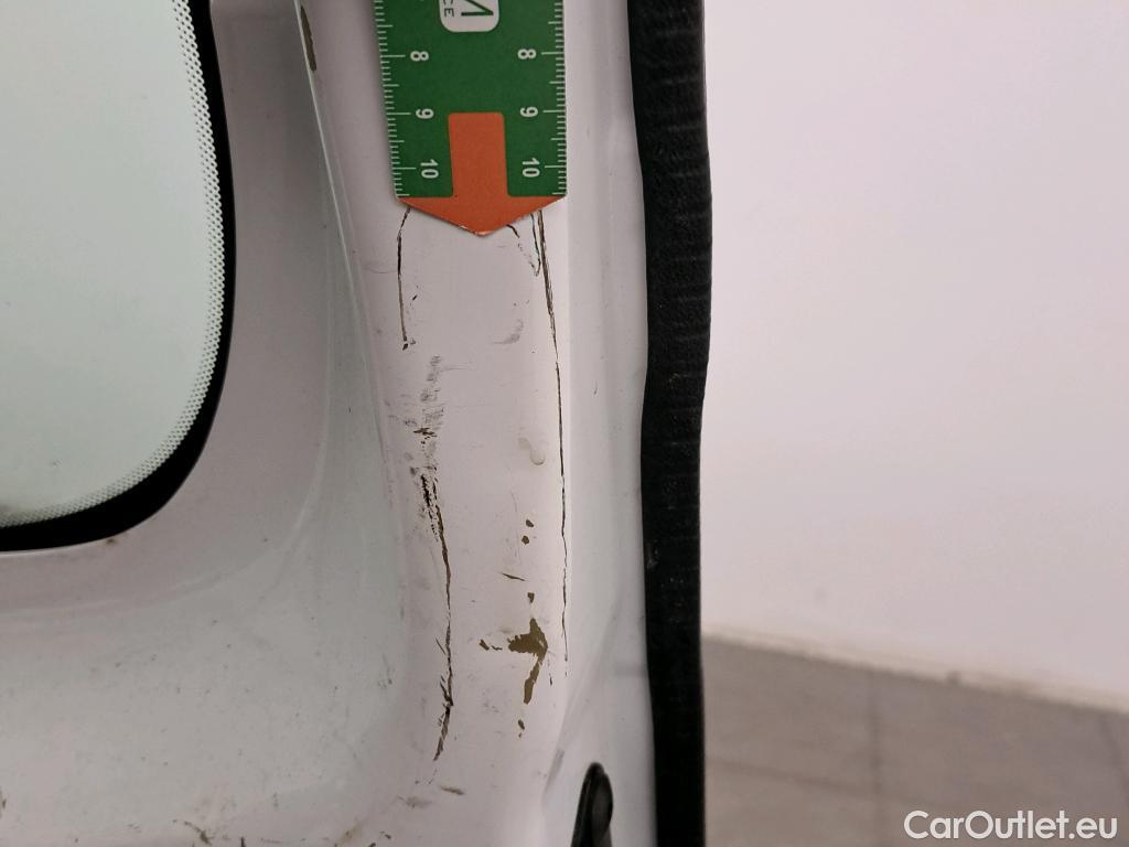  Citroen  Berlingo CITROEN  / 2018 / 4P / combi Talla M BlueHDi 100 LIVE (AC) #28