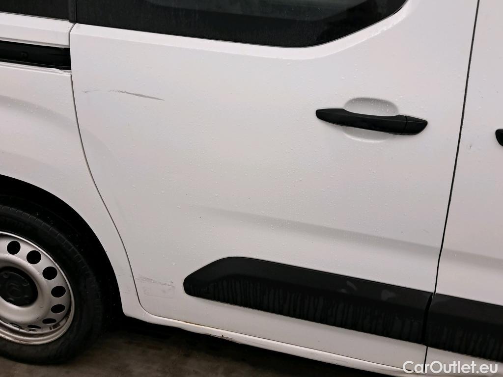  Citroen  Berlingo CITROEN  / 2018 / 4P / combi Talla M BlueHDi 100 LIVE (AC) #51