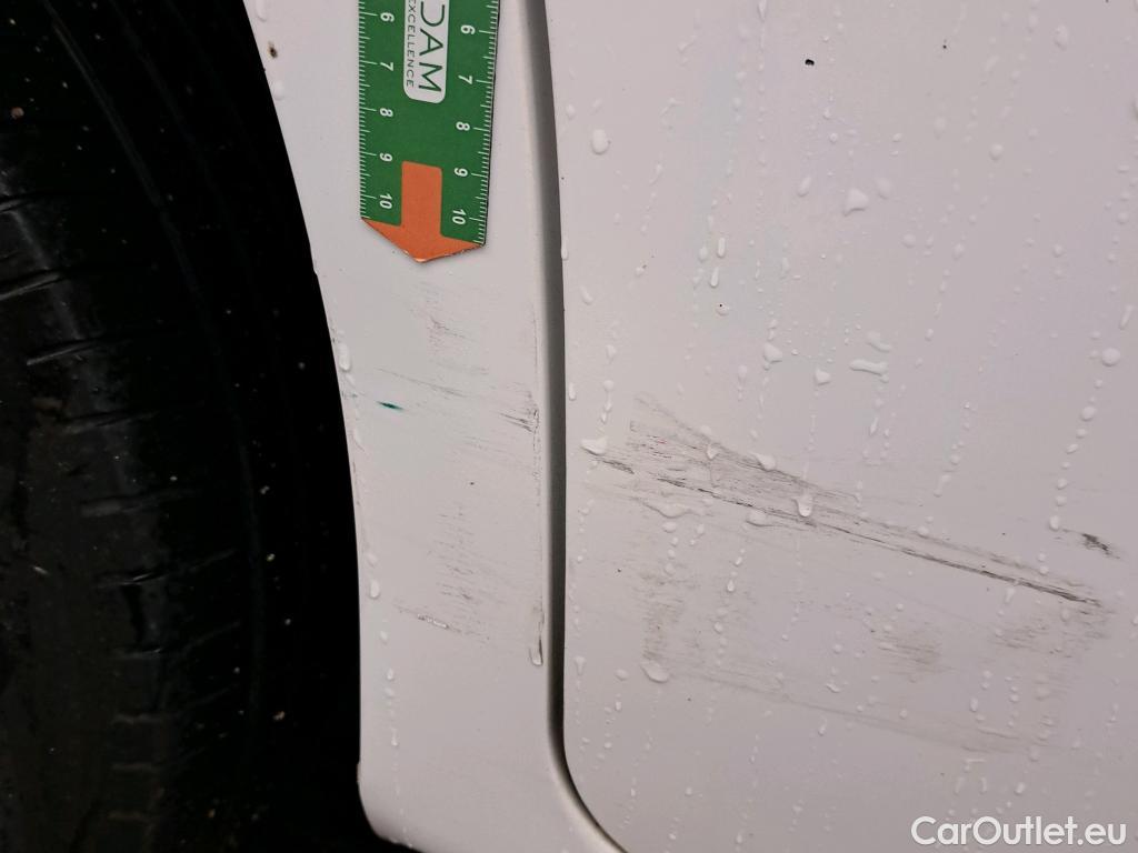  Citroen  Berlingo CITROEN  / 2018 / 4P / combi Talla M BlueHDi 100 LIVE (AC) #89