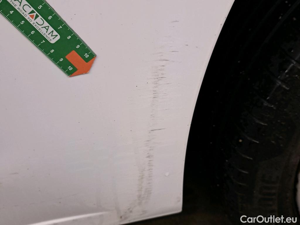  Citroen  Berlingo CITROEN  / 2018 / 4P / combi Talla M BlueHDi 100 LIVE (AC) #24