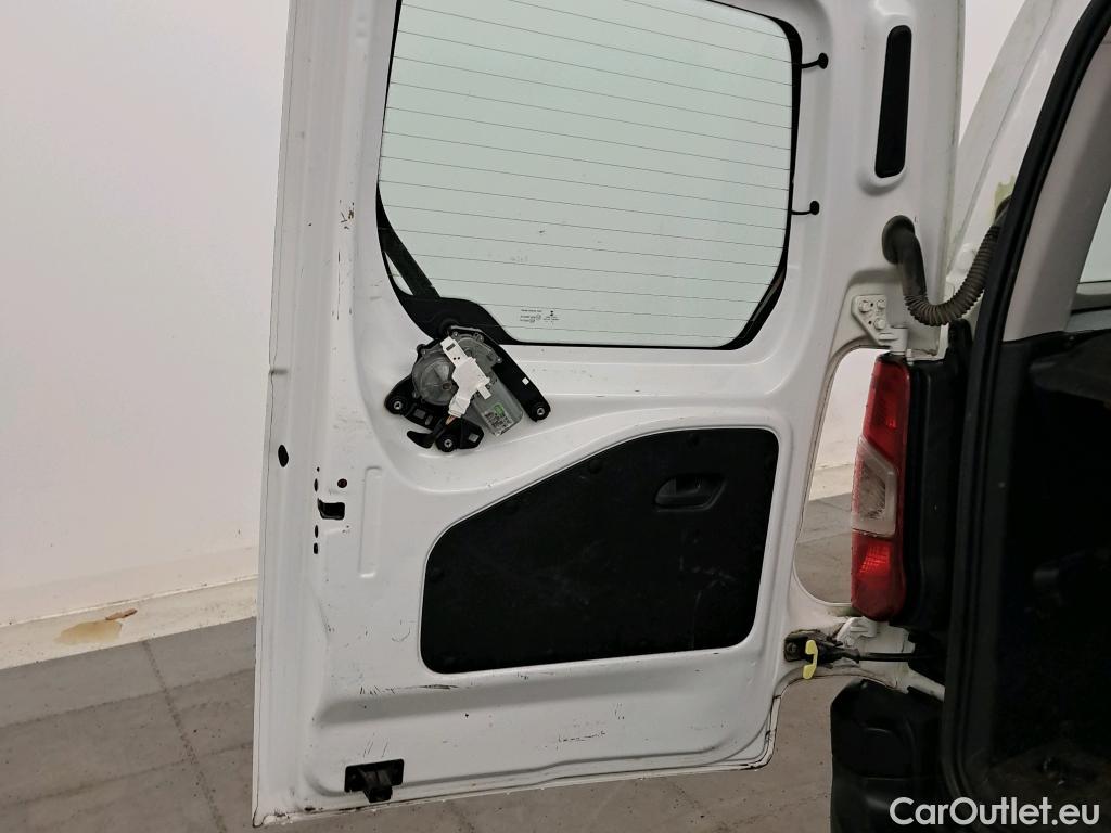  Citroen  Berlingo CITROEN  / 2018 / 4P / combi Talla M BlueHDi 100 LIVE (AC) #29
