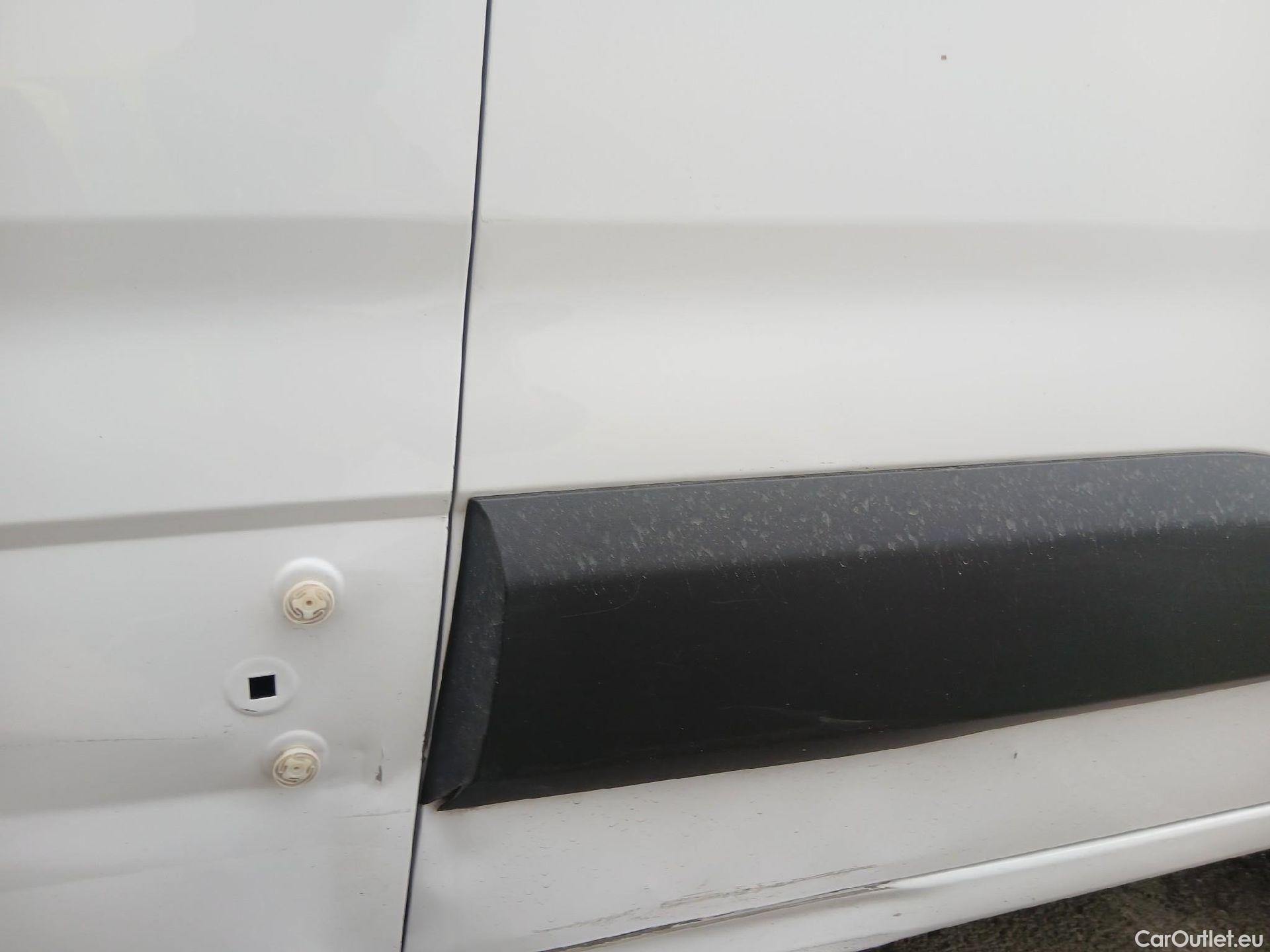  Land Rover  Discovery FIAT Doblò / 2022 / 5P / combi Combi (N1) BlueHDi 1.5 L 100CV (AC)  #17