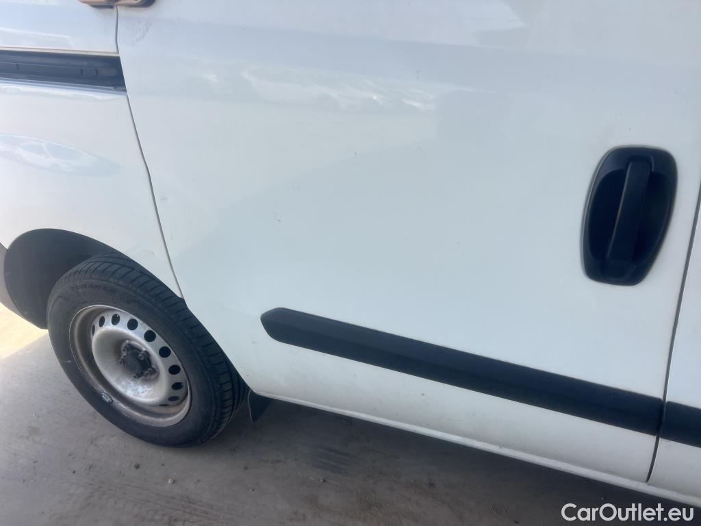  Fiat  Doblo FIAT Doblò Cargo/2015/3P/furgón derivado de turismo Cargo Base Plus 1.3 Mjet 70kW (95CV) #5