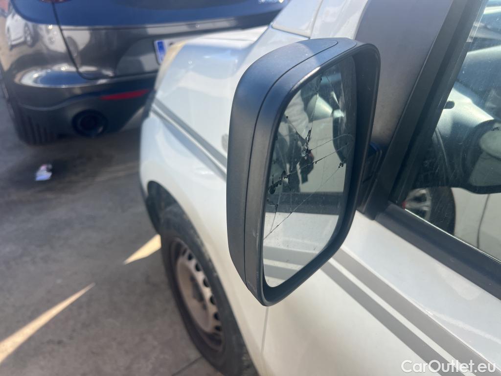  Fiat  Fiorino FIAT  / 2016 / 3P / furgón derivado de turismo Cargo Base 1.3 Mjet 59kW (80CV) E6 #16