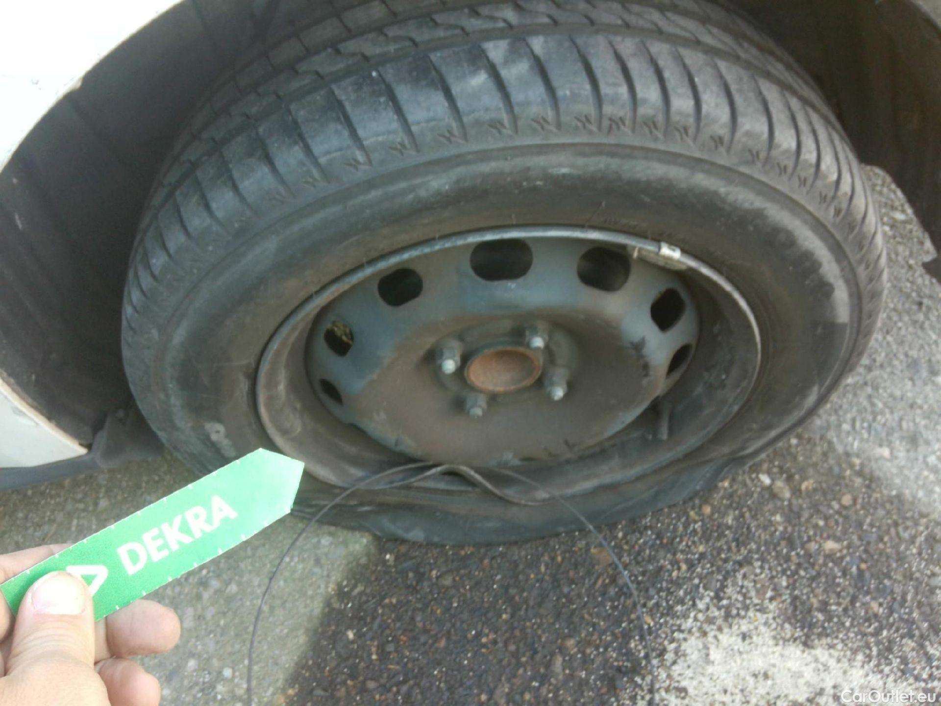  Ford  Transit FORD  Courier/2014/4P/furgón der.turis Van 1.5 TDCi 56kW Trend #24