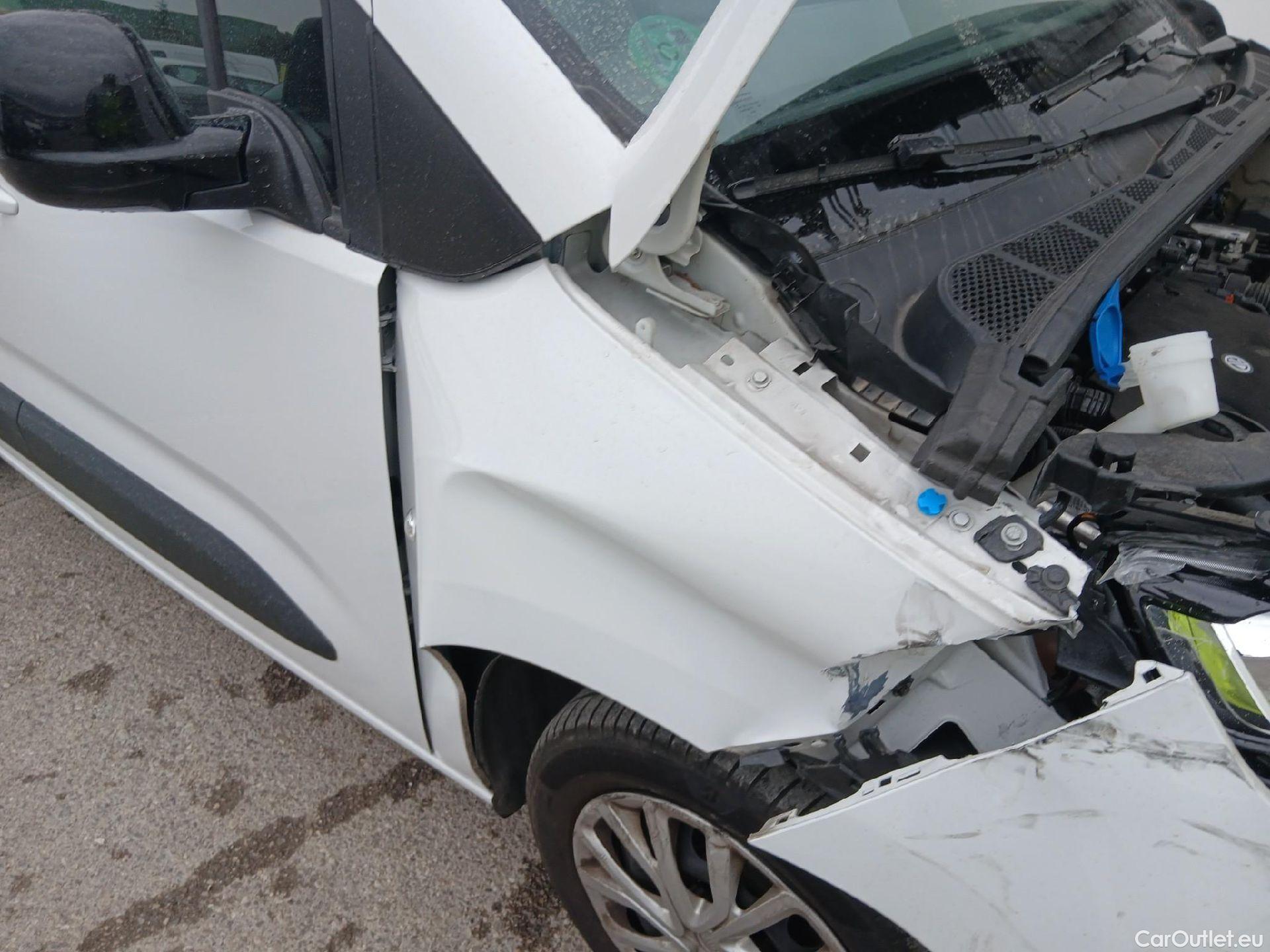  Land Rover  Discovery FIAT Doblò / 2022 / 5P / combi Combi (N1) BlueHDi 1.5 L 100CV (AC)  #3