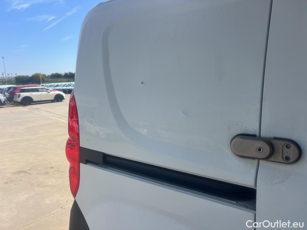  Fiat  Doblo FIAT Doblò Cargo/2015/3P/furgón derivado de turismo Cargo Base Plus 1.3 Mjet 70kW (95CV) #11