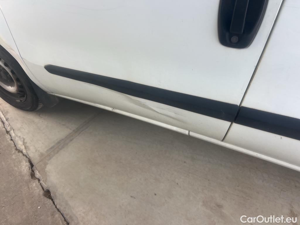  Fiat  Doblo FIAT Doblò Cargo/2015/3P/furgón derivado de turismo Cargo Base Plus 1.3 Mjet 70kW (95CV) #1