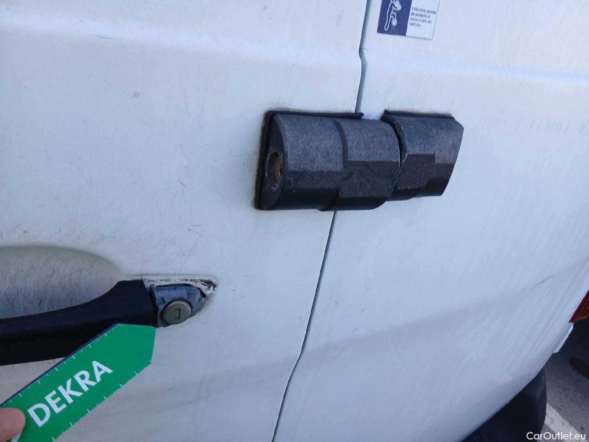  Opel  Vivaro OPEL  / 2019 / 4P / furgón 1.5 Diésel 74kW (100CV) M Std Express #30