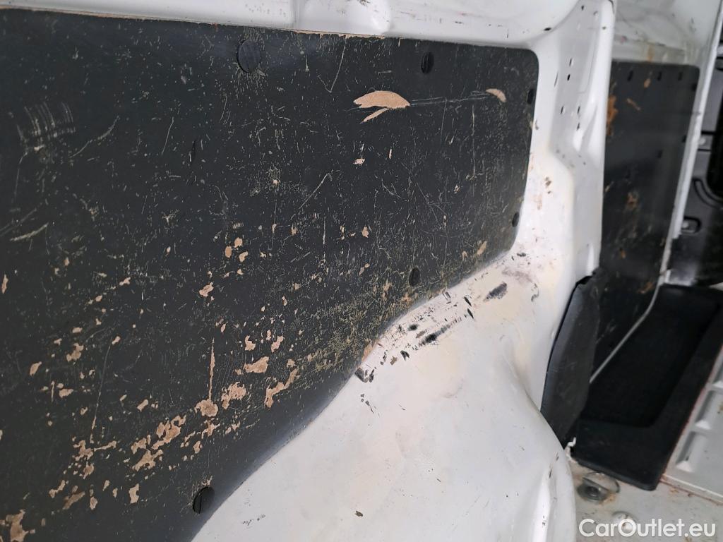  Peugeot  Expert PEUGEOT  / 2016 / 4P / furgón Furgón Pro 1.5 BlueHDi 120 S&S Standard #68