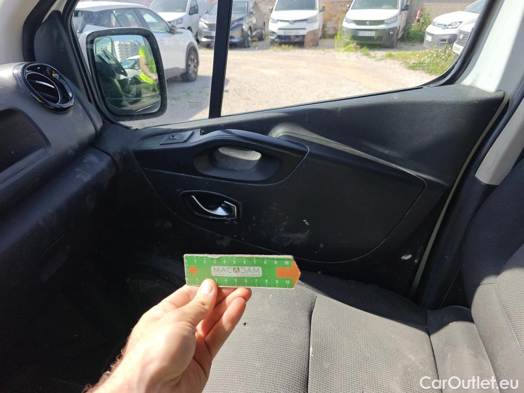  Renault  Trafic RENAULT  / 2019 / 4P / furgón Furgón 27 L1H1 Energy BluedCi 88 kW #84