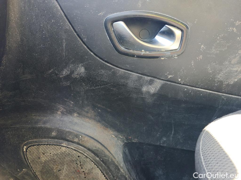  Renault  Trafic RENAULT  / 2019 / 4P / furgón Furgón 27 L1H1 Energy BluedCi 88 kW #85