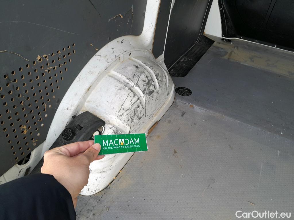  Land Rover  Discovery VOLKSWAGEN Transporter / 2020 / 4P / furgón Furgón Corto TN 2.0 TDI 110kW 4MO #22