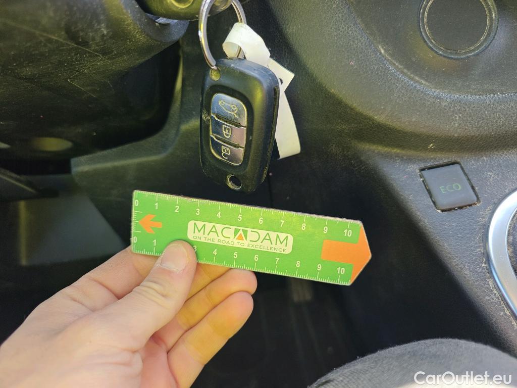  Renault  Trafic RENAULT  / 2019 / 4P / furgón Furgón 27 L1H1 Energy BluedCi 88 kW #22