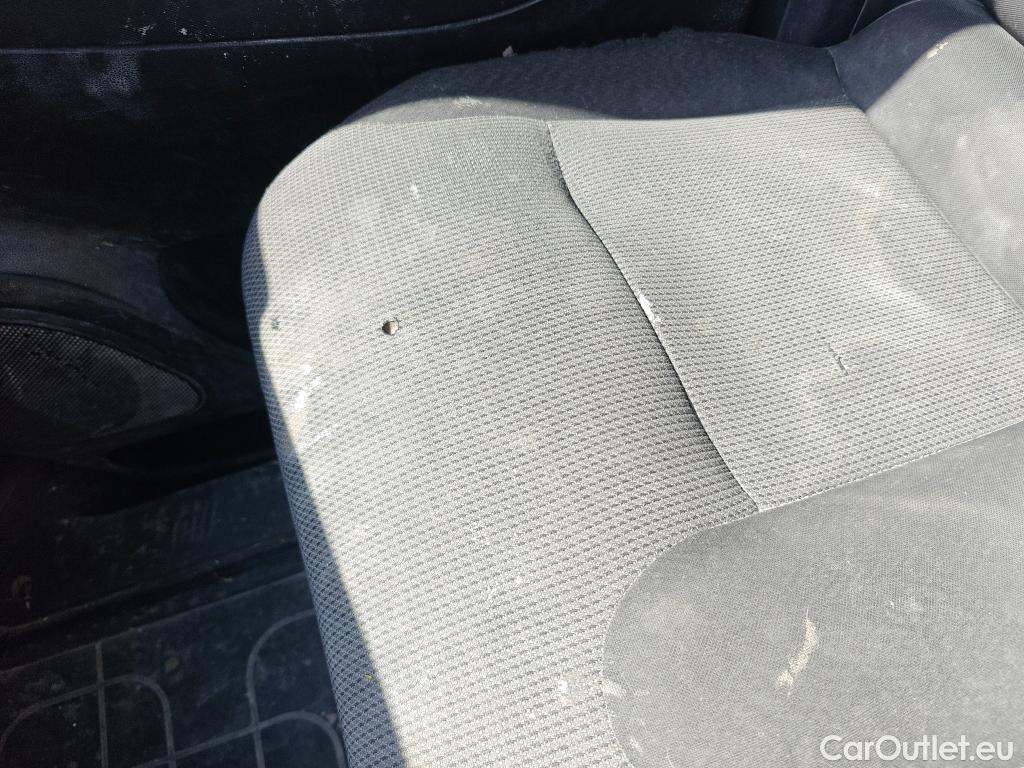  Renault  Trafic RENAULT  / 2019 / 4P / furgón Furgón 27 L1H1 Energy BluedCi 88 kW #64