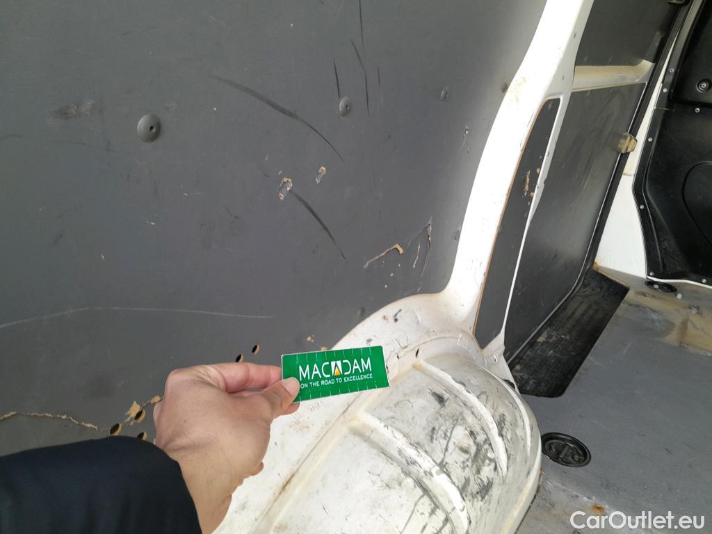  Land Rover  Discovery VOLKSWAGEN Transporter / 2020 / 4P / furgón Furgón Corto TN 2.0 TDI 110kW 4MO #31