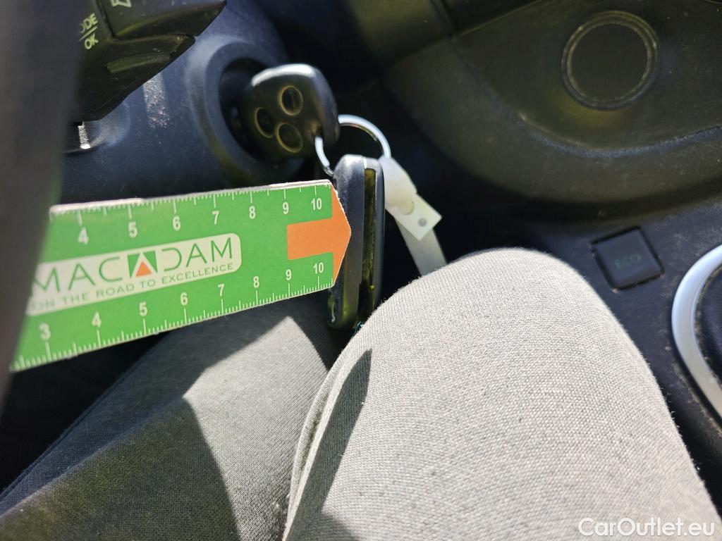  Renault  Trafic RENAULT  / 2019 / 4P / furgón Furgón 27 L1H1 Energy BluedCi 88 kW #23