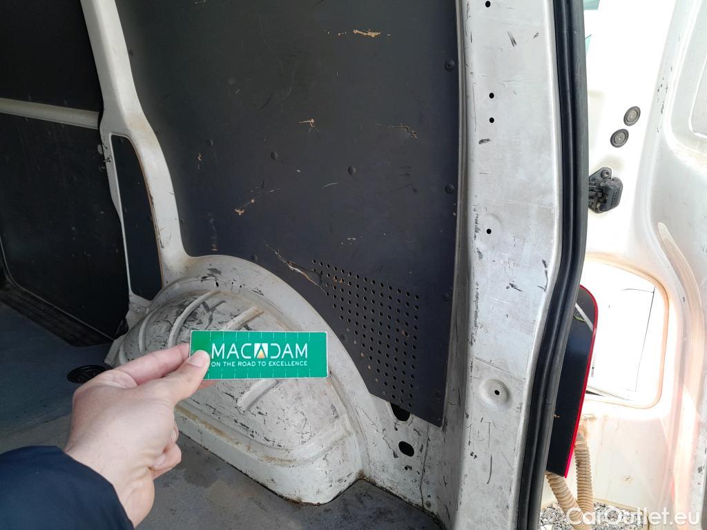  Land Rover  Discovery VOLKSWAGEN Transporter / 2020 / 4P / furgón Furgón Corto TN 2.0 TDI 110kW 4MO #32