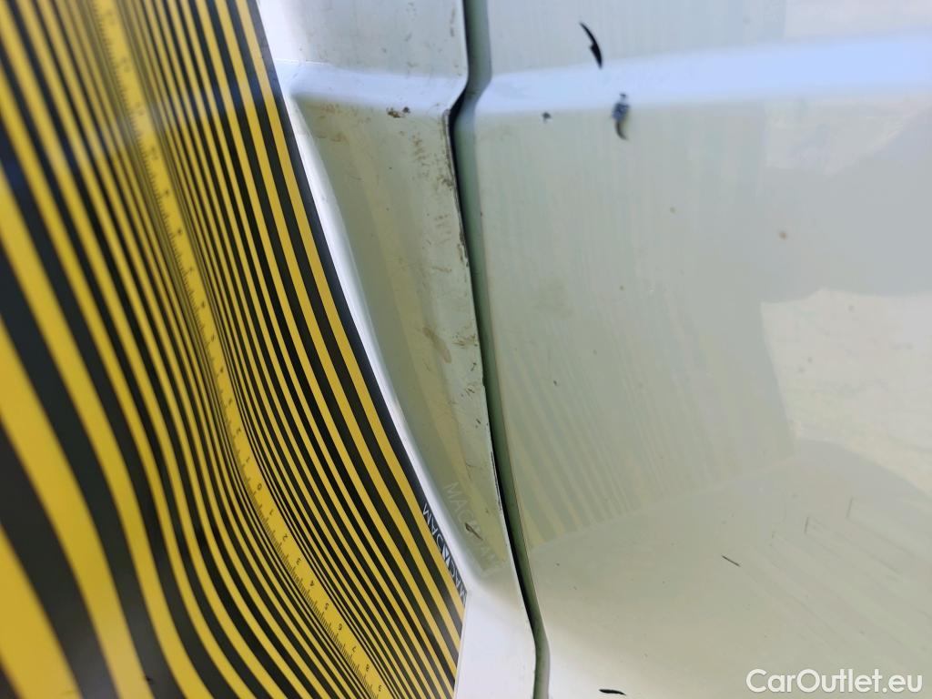  Renault  Trafic RENAULT  / 2019 / 4P / furgón Furgón 27 L1H1 Energy BluedCi 88 kW #32