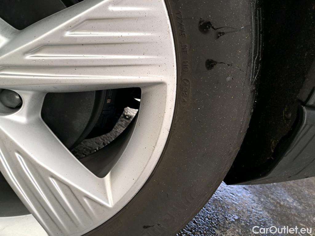  Audi  Q4 E-Tron  45 e-tron Design #7