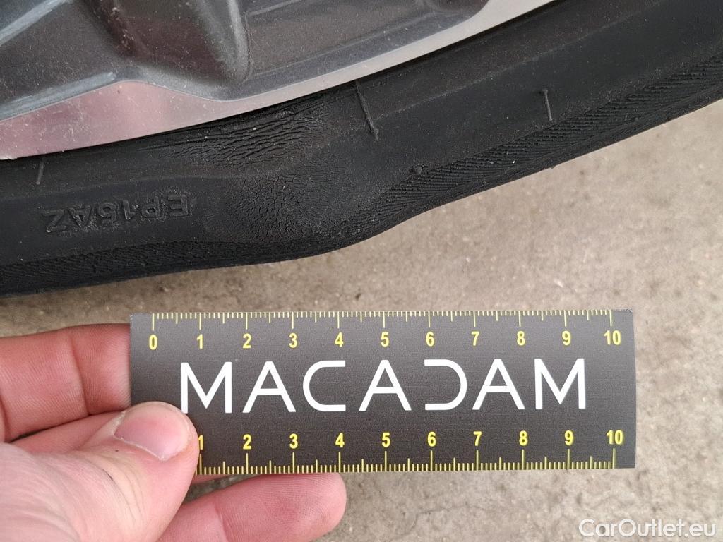  Toyota  Yaris TOYOTA  Hybride / 2019 / 5P / Berline Hybride 116h Iconic #2