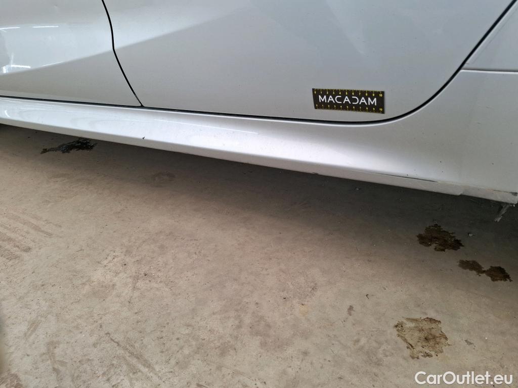  Toyota  Yaris TOYOTA  Hybride / 2019 / 5P / Berline Hybride 116h Iconic #3