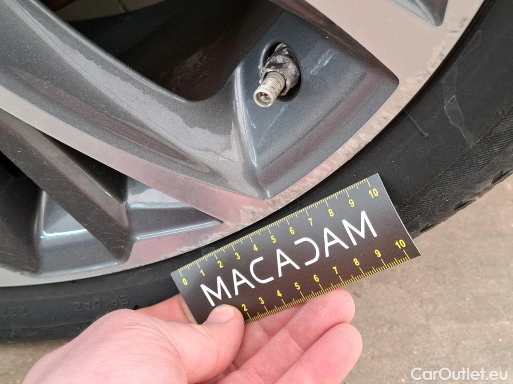  Toyota  Yaris TOYOTA  Hybride / 2019 / 5P / Berline Hybride 116h Iconic #6