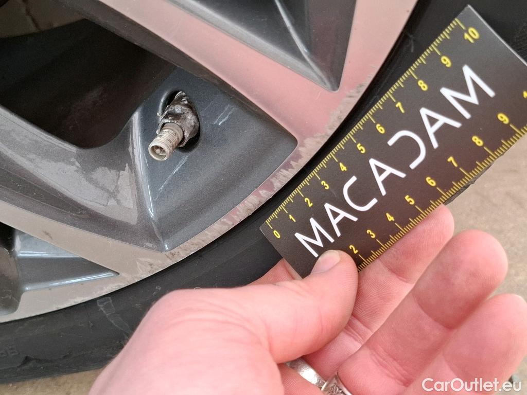  Toyota  Yaris TOYOTA  Hybride / 2019 / 5P / Berline Hybride 116h Iconic #7