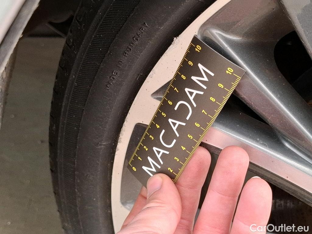  Toyota  Yaris TOYOTA  Hybride / 2019 / 5P / Berline Hybride 116h Iconic #8