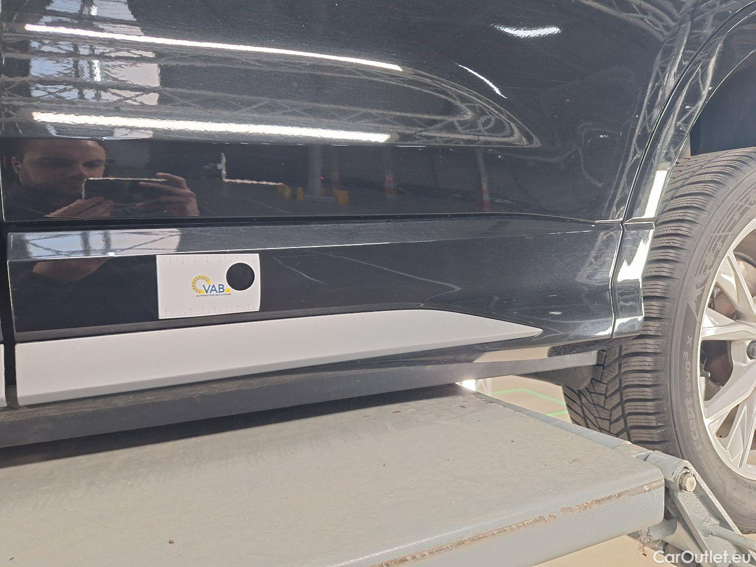  Audi  Q3 Audi,  '18, Audi  35 TDI S tronic S line Business Edition 5d #24