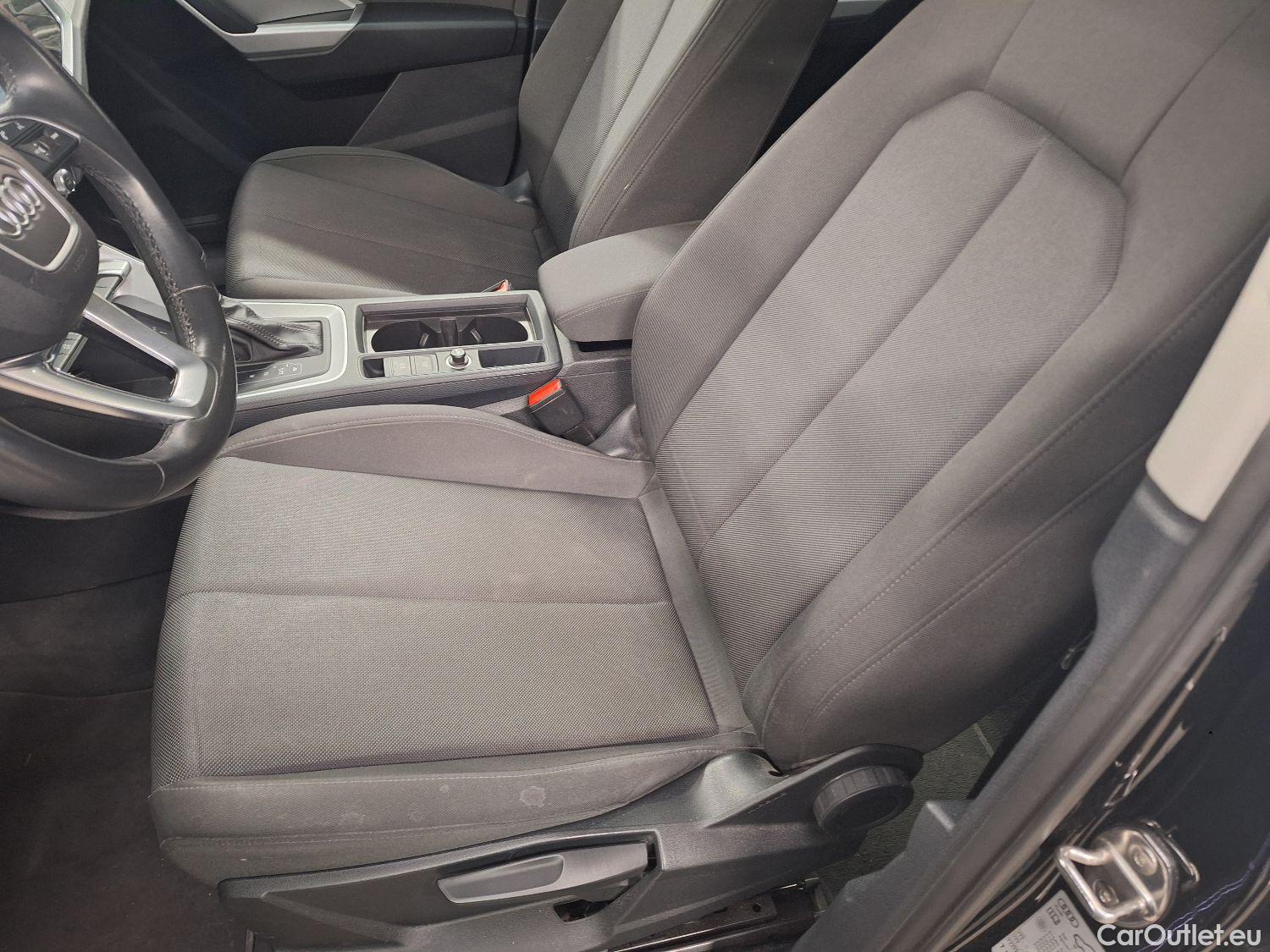  Audi  Q3 Audi,  '18, Audi  35 TDI S tronic S line Business Edition 5d #44