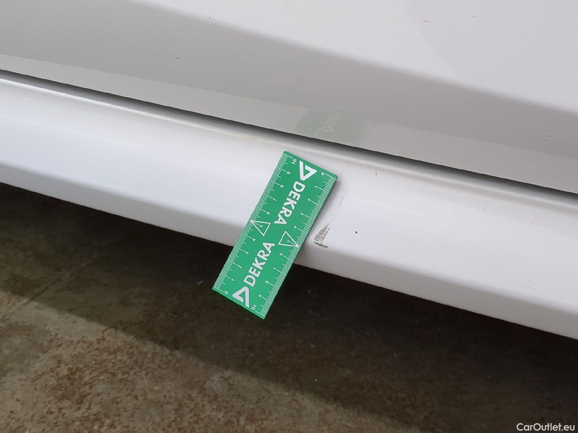  Toyota  Yaris TOYOTA  Hybride / 2019 / 5P / Berline Hybride 116h France Business Stage Acad #25