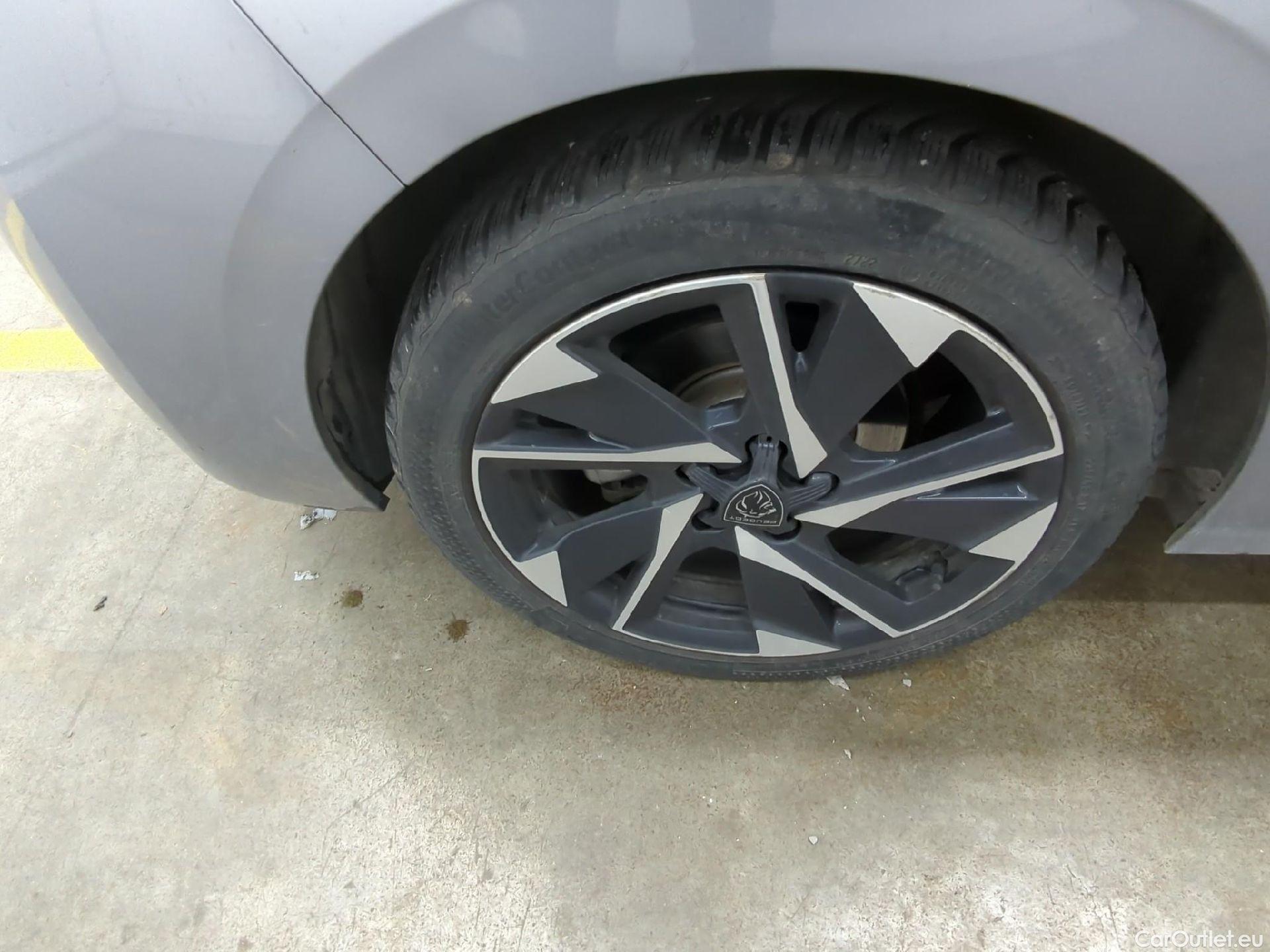  Peugeot  308  Allure Pack 1.5 HDi 130CV BVA8 E6d #15