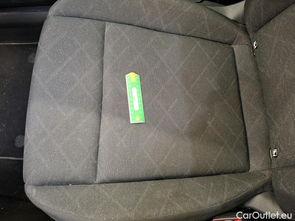  Volkswagen  Golf  VIII Berline Life Plus 2.0 TDI 115CV BVA7 E6d #33