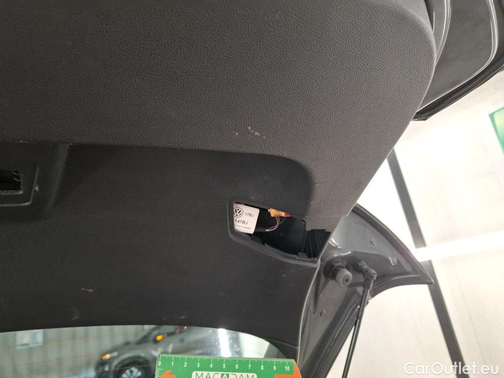  Volkswagen  Golf  VIII Berline Life Plus 2.0 TDI 115CV BVA7 E6d #19