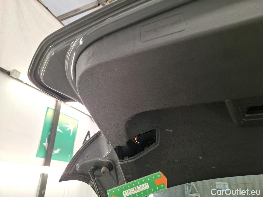  Volkswagen  Golf  VIII Berline Life Plus 2.0 TDI 115CV BVA7 E6d #17