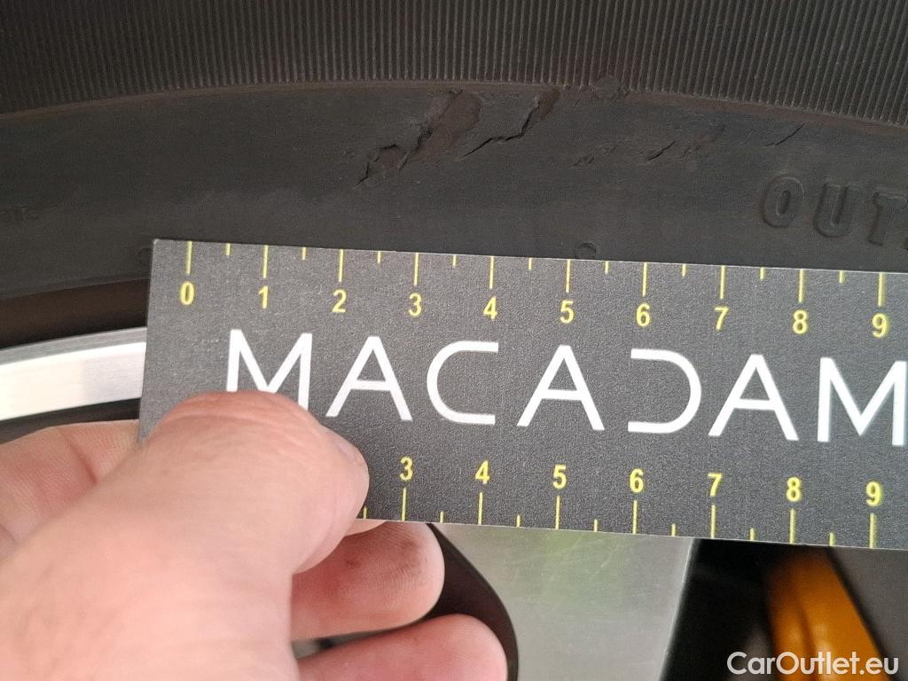  Audi  E-TRON AUDI  Sportback / 2019 / 5P / SUV 55 Quattro Avus #3