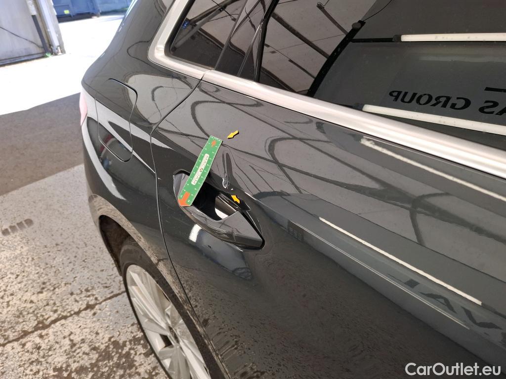  Audi  A3 AUDI  Sportback / 2020 / 5P / Berline 40 TFSI e 204 S Tronic Design Luxe #6