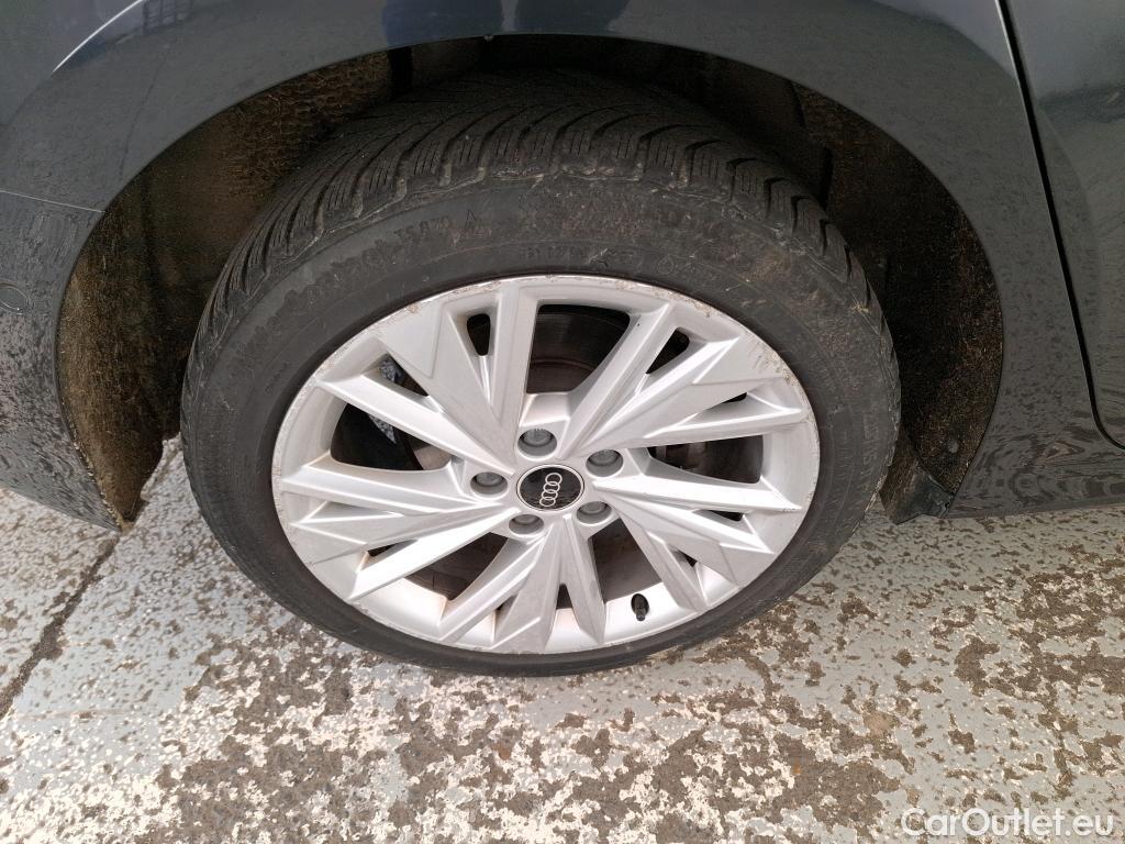  Audi  A3 AUDI  Sportback / 2020 / 5P / Berline 40 TFSI e 204 S Tronic Design Luxe #35