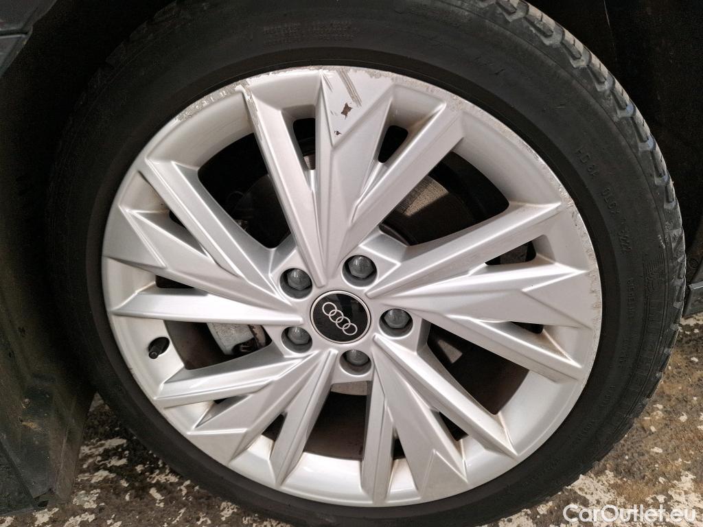  Audi  A3 AUDI  Sportback / 2020 / 5P / Berline 40 TFSI e 204 S Tronic Design Luxe #32