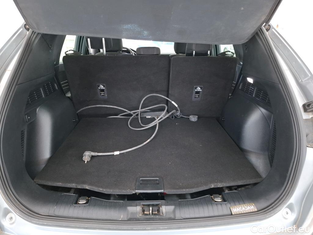  Ford  Kuga FORD  / 2019 / 5P / SUV 2.5 Dur 225 hybrid PHEV Pshift Titanium #7