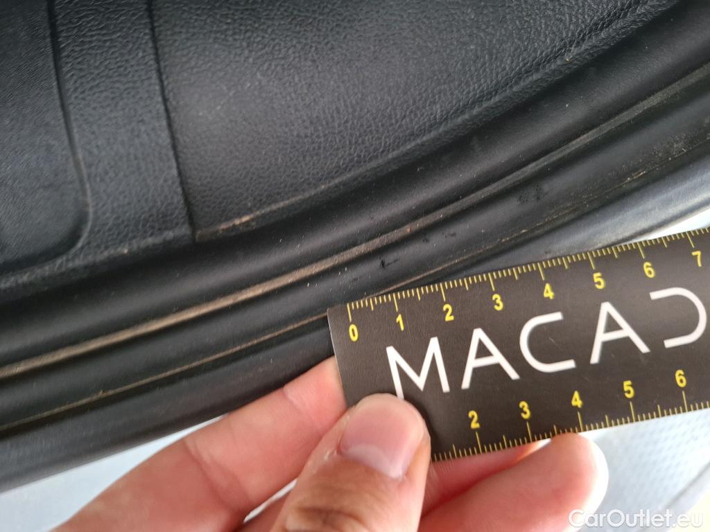  Ford  Kuga FORD  / 2019 / 5P / SUV 2.5 Dur 225 hybrid PHEV Pshift Titanium #8