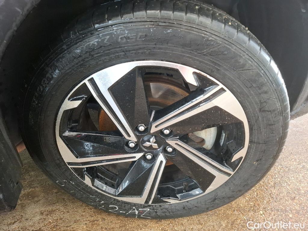  Land Rover  Discovery MITSUBISHI Eclipse Cross / 2020 / 5P / SUV 2.4 Twin Motor 4WD Intense Style #9