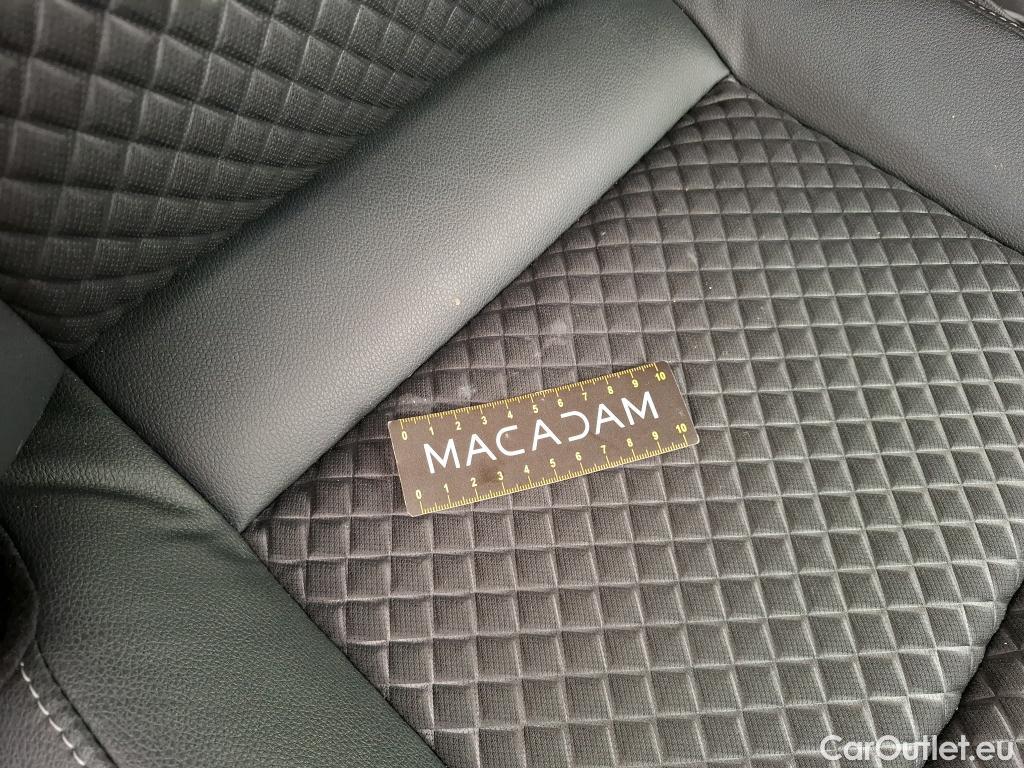  Toyota  Yaris TOYOTA  Hybride / 2019 / 5P / Berline Hybride 116h Collection #37