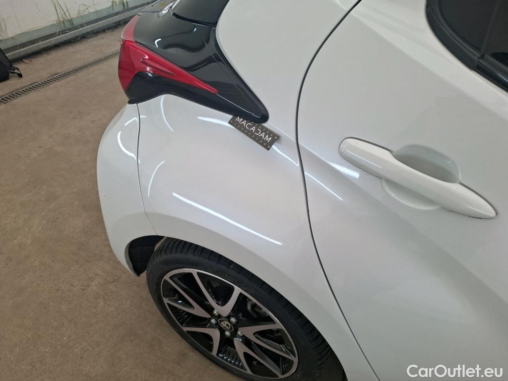  Toyota  Yaris TOYOTA  Hybride / 2019 / 5P / Berline Hybride 116h Collection #50