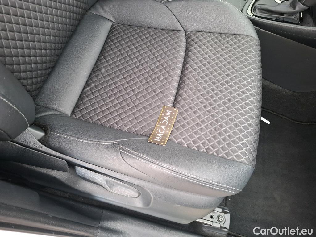  Toyota  Yaris TOYOTA  Hybride / 2019 / 5P / Berline Hybride 116h Collection #36