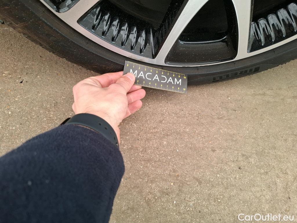  Toyota  Yaris TOYOTA  Hybride / 2019 / 5P / Berline Hybride 116h Collection #42